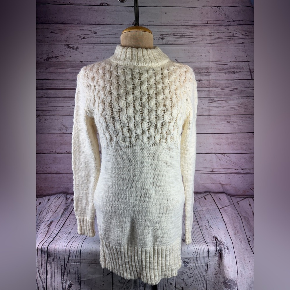 American Eagle Women's  Long Sleeve Cable Knit Sweater Cream  Size M Cowl Neck
